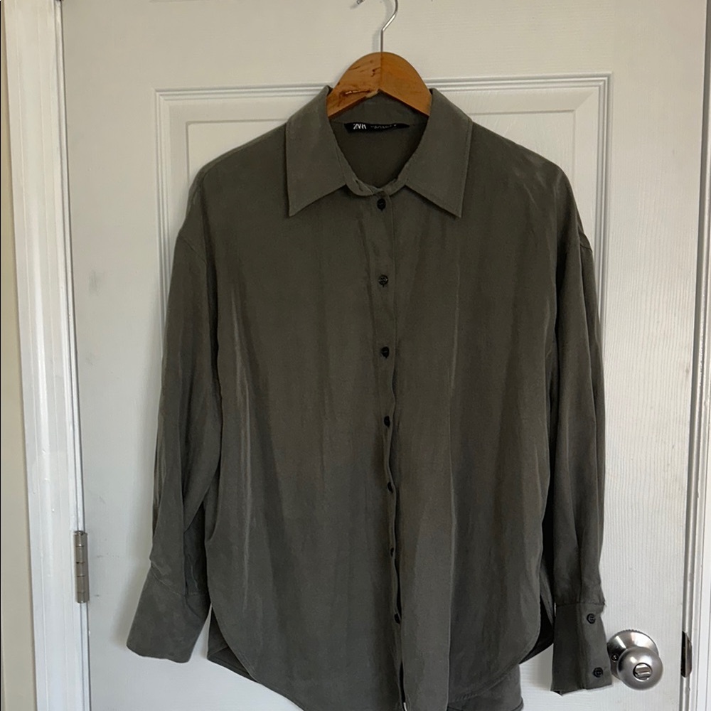 Zara Men’s Olive Button-Up Shirt